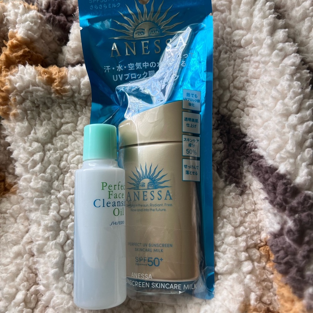 ANESSA Perfect UV Sunscreen Skincare Milk Brand New with Cleansing Oil Sample